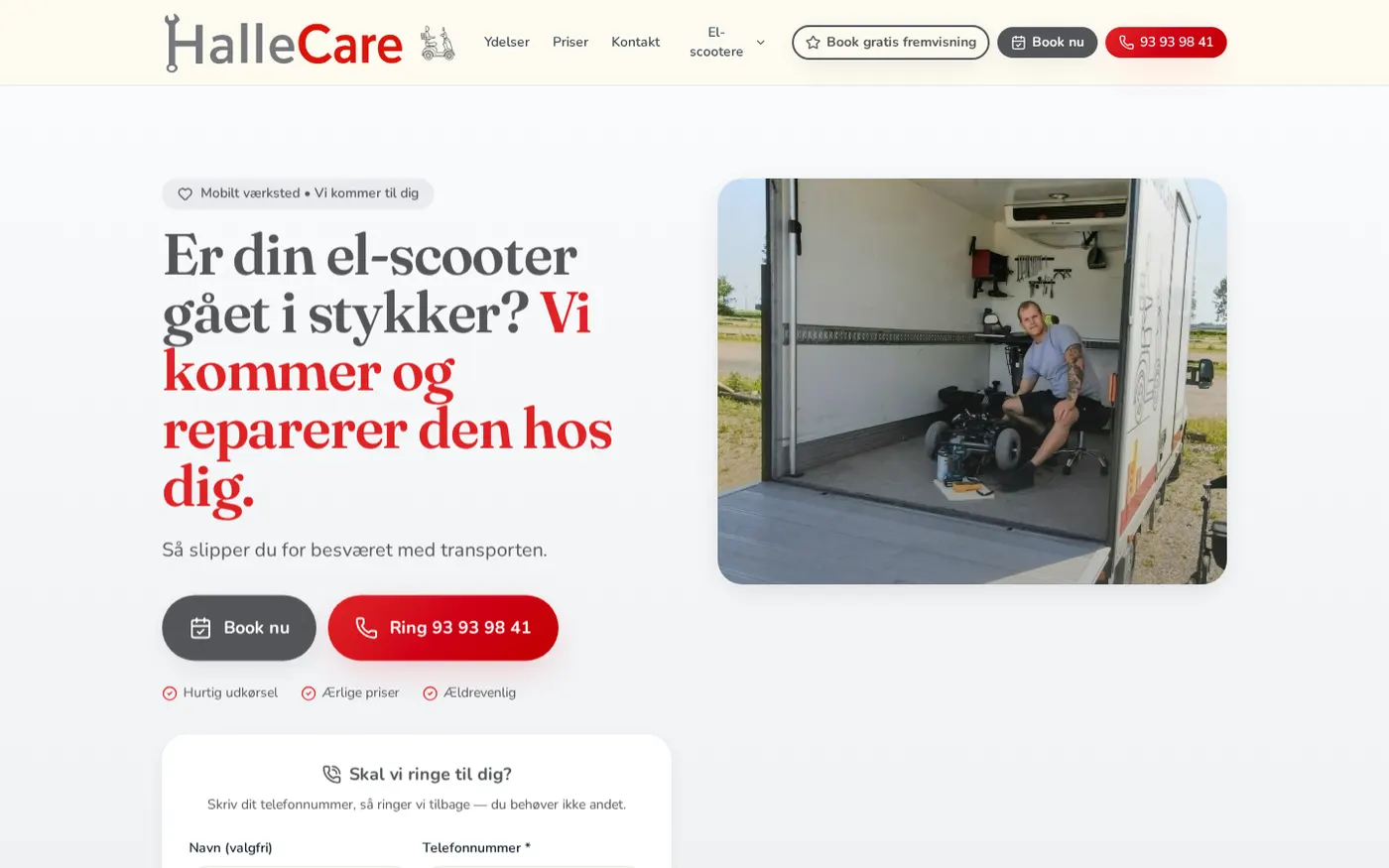 Forsiden af hallecare.dk: en mekaniker, der reparerer en el-scooter i et mobilt værksted, ved siden af overskriften Er din el-scooter gået i stykker? Vi kommer og reparerer den hos dig.